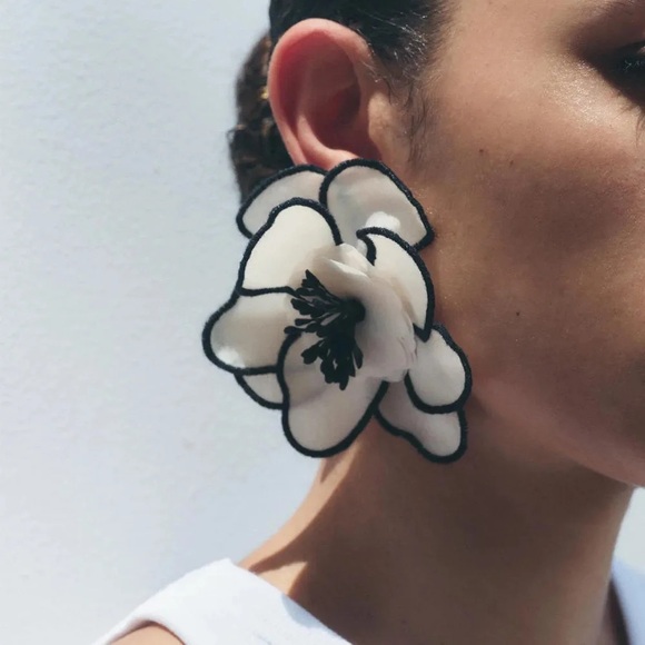 Zara Flower Fabric Earrings And Chocker Necklace‎ Set - Picture 3 of 17